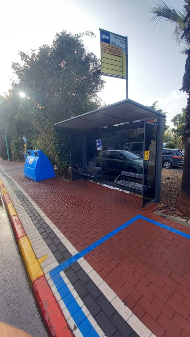שטיפה וניקיון תחנת אוטובוס — הנתיב המהיר