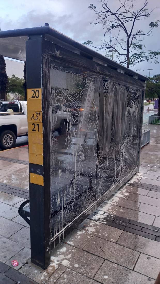 שטיפה וניקיון תחנת אוטובוס — הנתיב המהיר