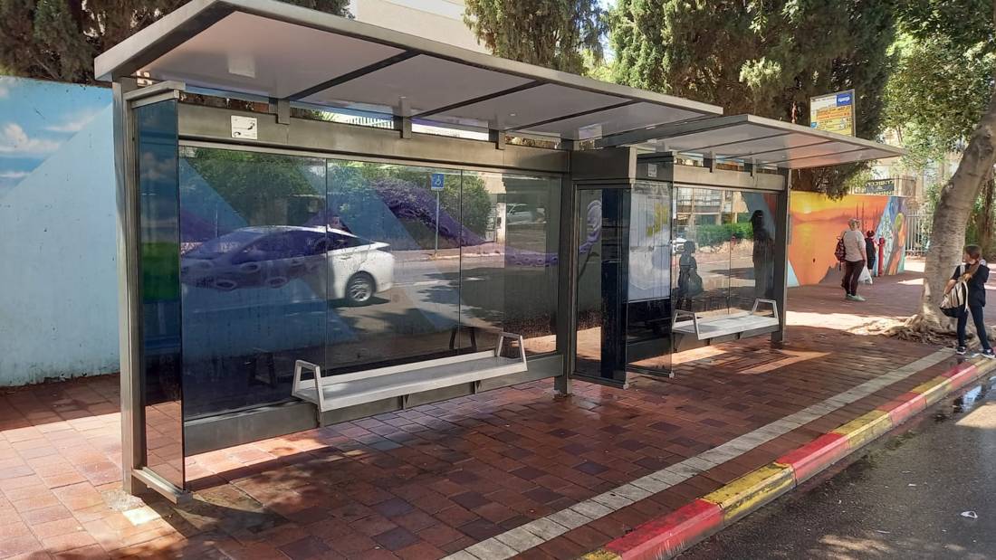 שטיפה וניקיון תחנת אוטובוס — הנתיב המהיר
