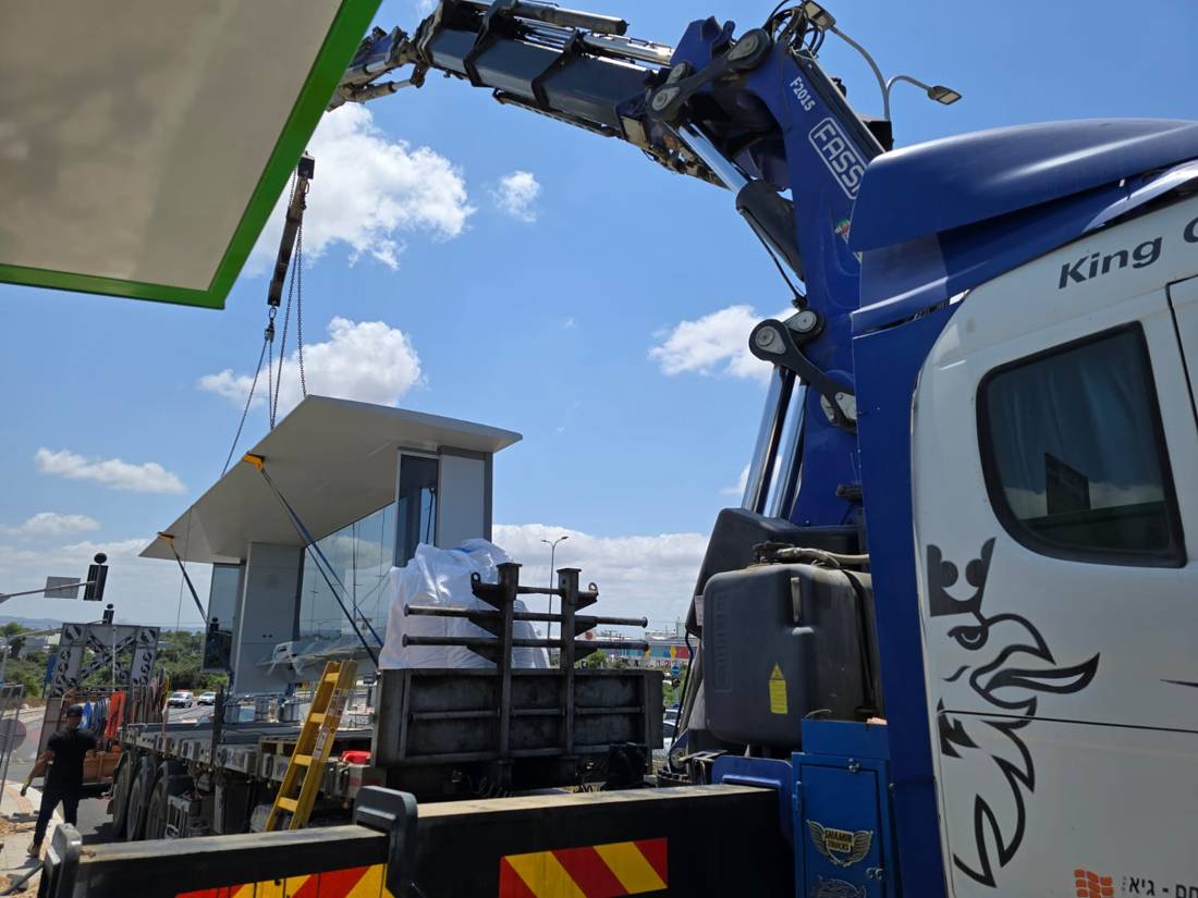 התקנת תחנת אוטובוס — הנתיב המהיר