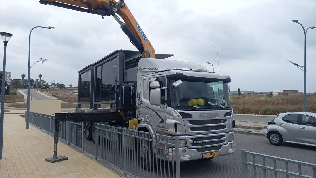 התקנת תחנת אוטובוס — הנתיב המהיר