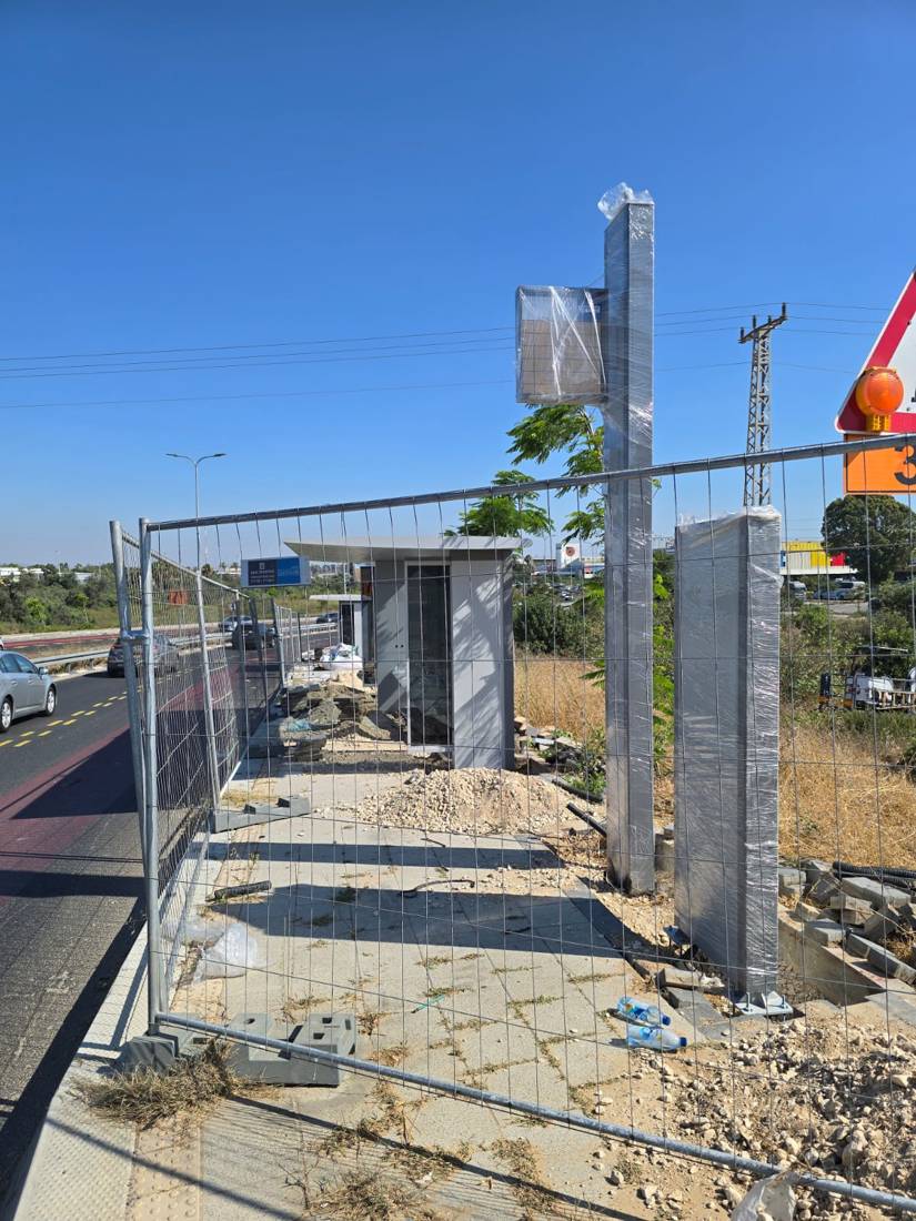 התקנת תחנת אוטובוס — הנתיב המהיר