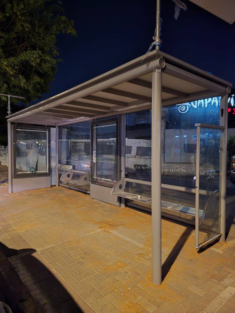 התקנת תחנת אוטובוס — הנתיב המהיר