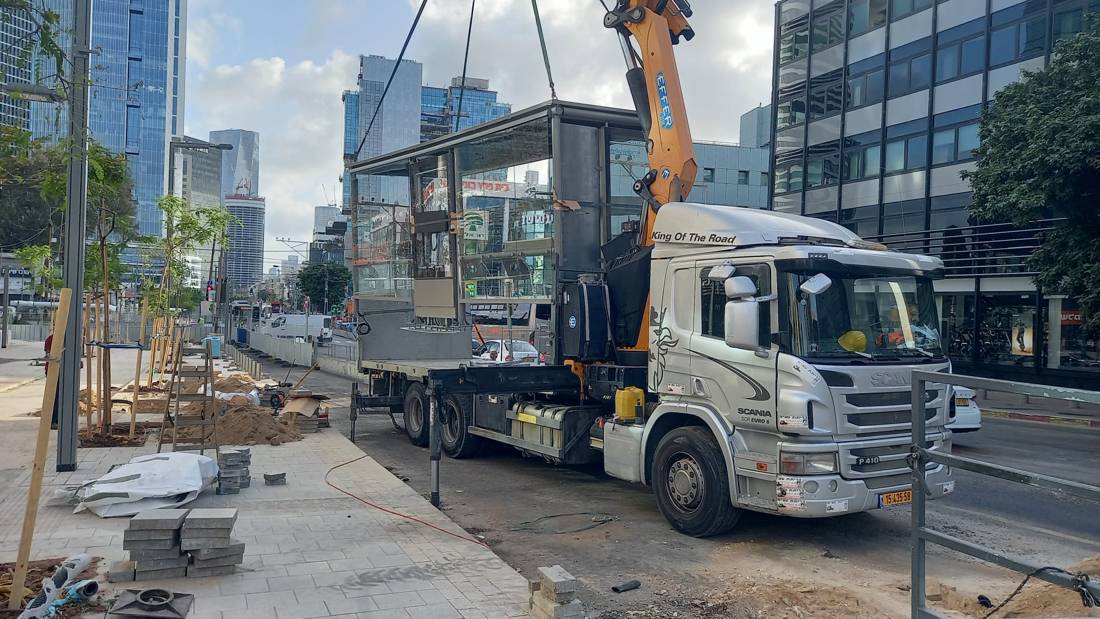 התקנת תחנת אוטובוס — הנתיב המהיר