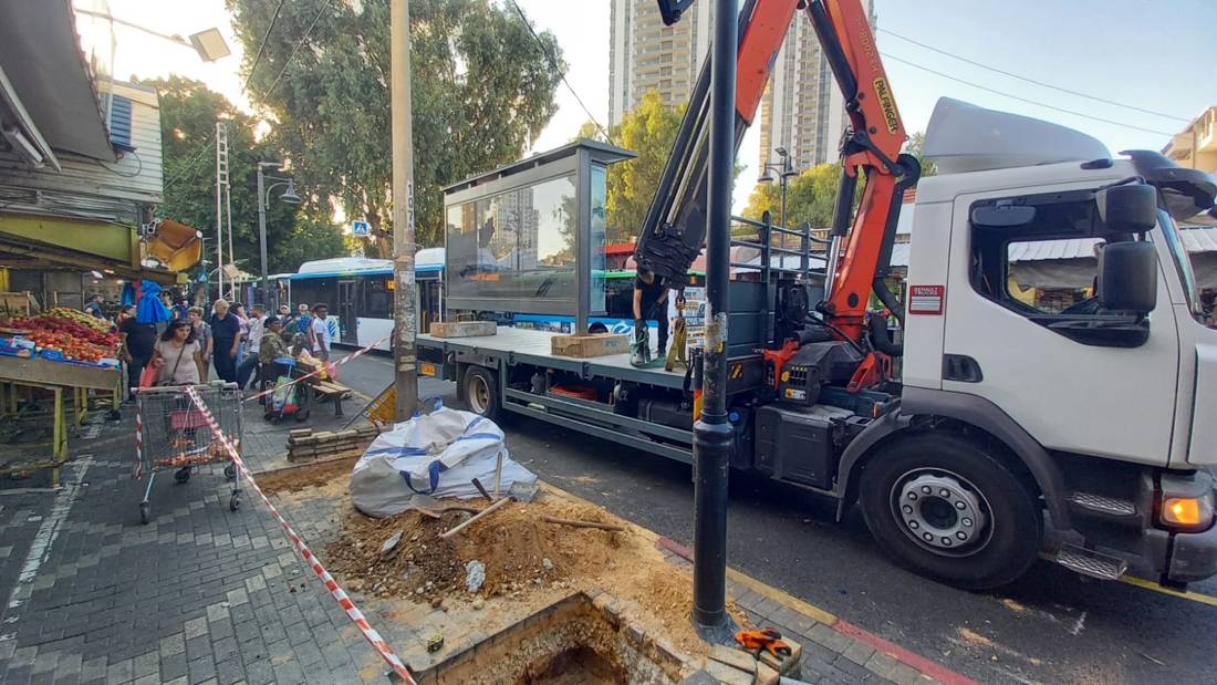 התקנת תחנת אוטובוס — הנתיב המהיר