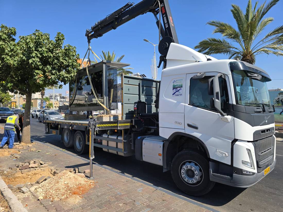 התקנת תחנת אוטובוס — הנתיב המהיר
