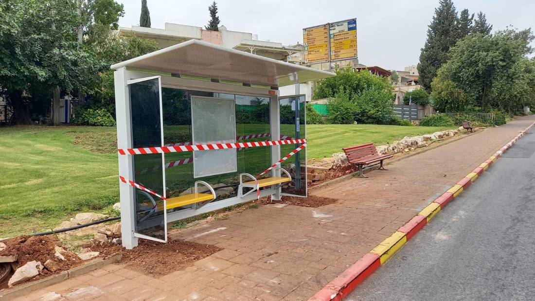 התקנת תחנת אוטובוס — הנתיב המהיר