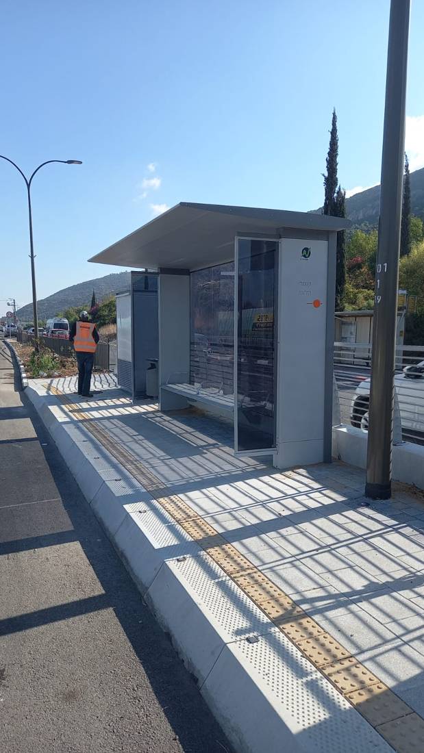 התקנת תחנת אוטובוס — הנתיב המהיר