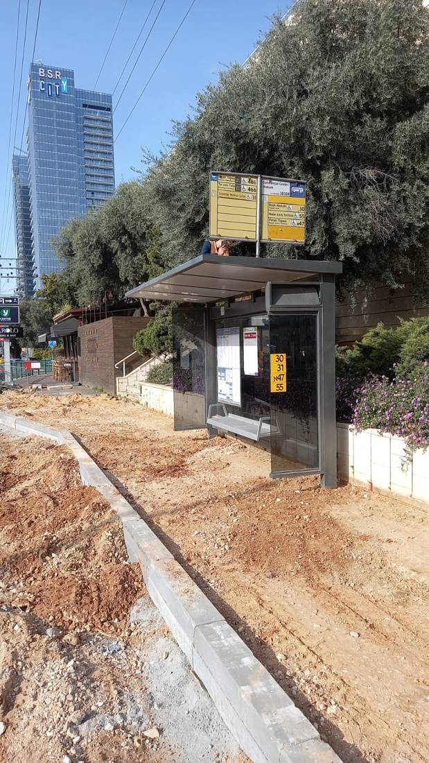 התקנת תחנת אוטובוס — הנתיב המהיר