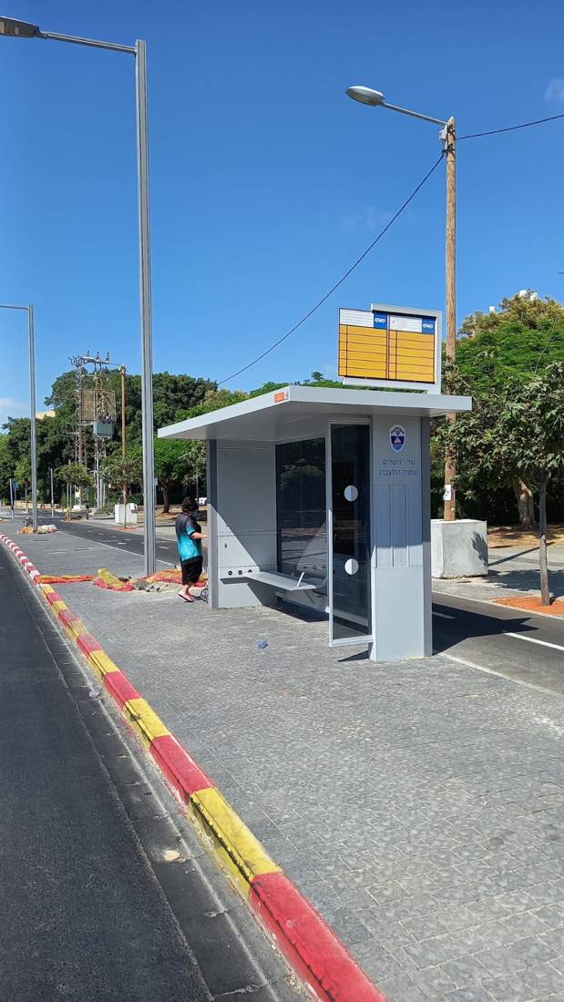 התקנת תחנת אוטובוס — הנתיב המהיר