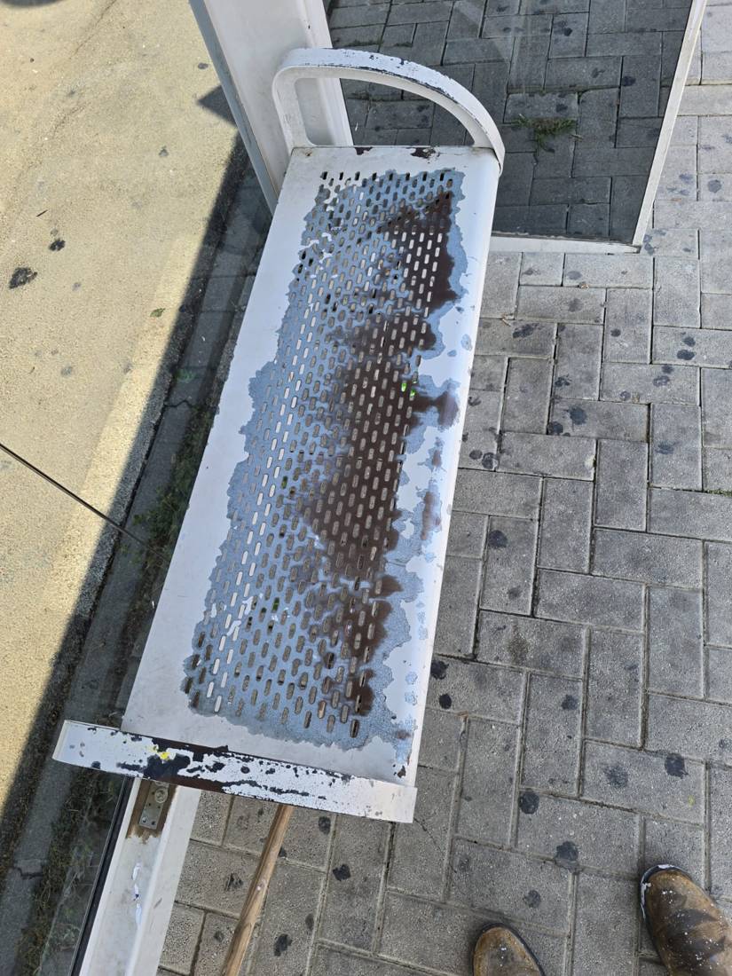 צבע ואחזקת תחנת אוטובוס — הנתיב המהיר