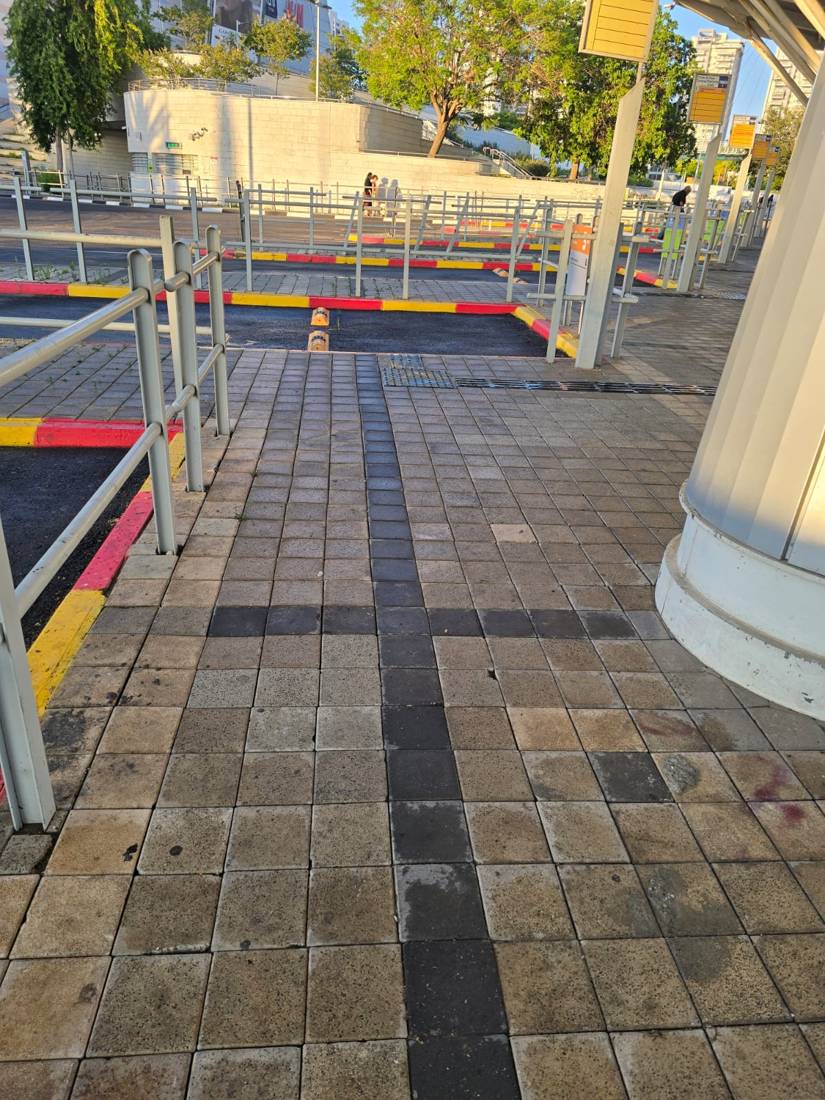 צבע ואחזקת תחנת אוטובוס — הנתיב המהיר