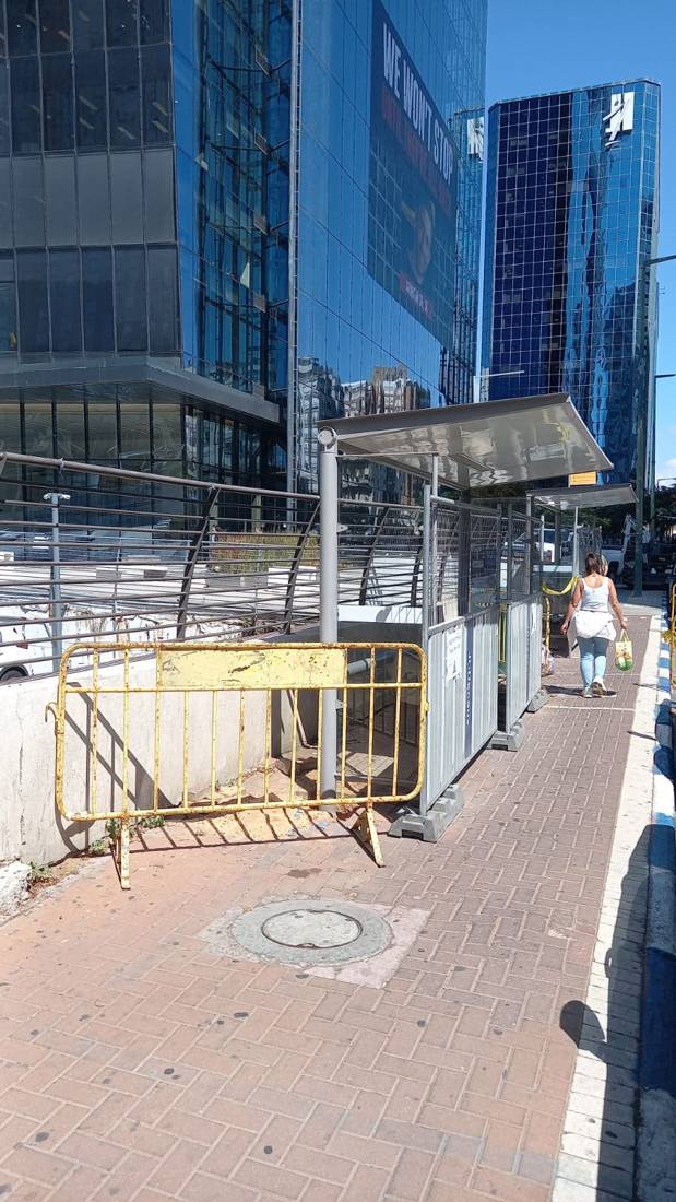 צבע ואחזקת תחנת אוטובוס — הנתיב המהיר