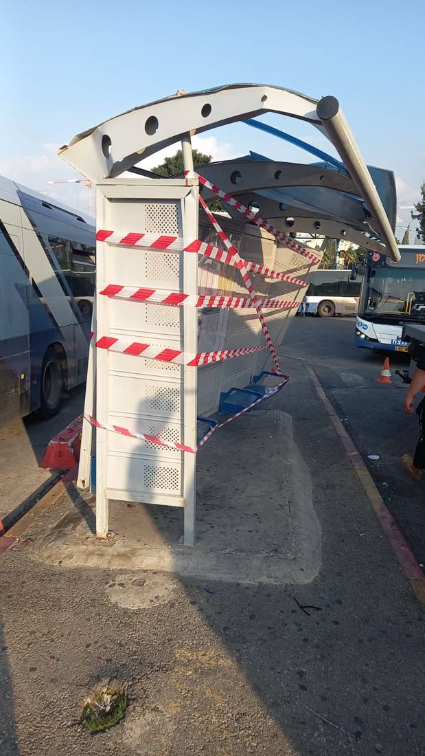 צבע ואחזקת תחנת אוטובוס — הנתיב המהיר