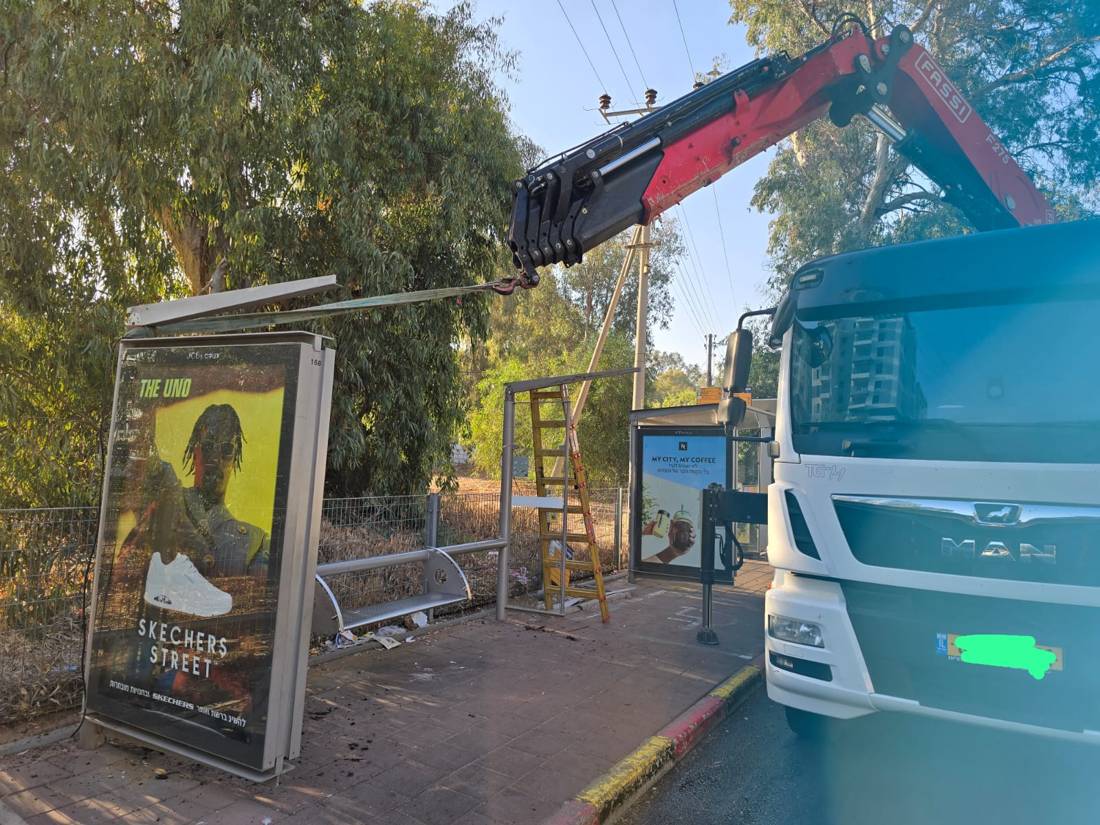 צבע ואחזקת תחנת אוטובוס — הנתיב המהיר